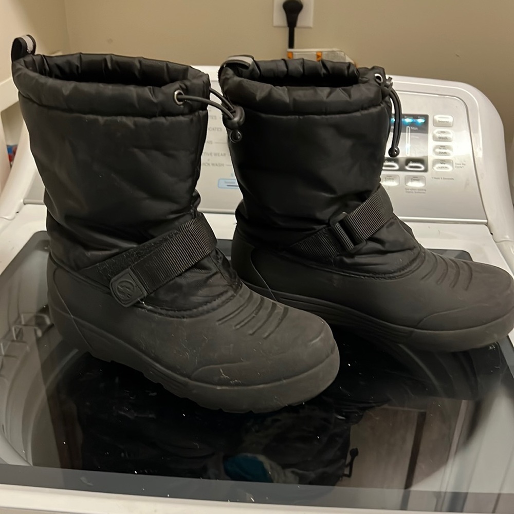 Kids snow boots great condition,